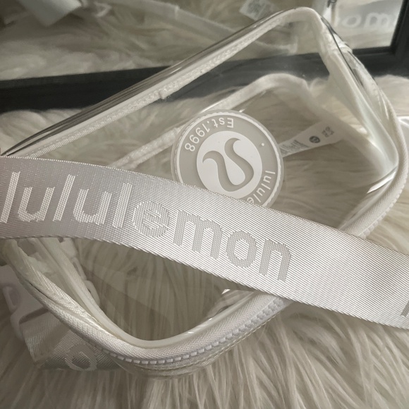 Lululemon - Picture 2 of 4